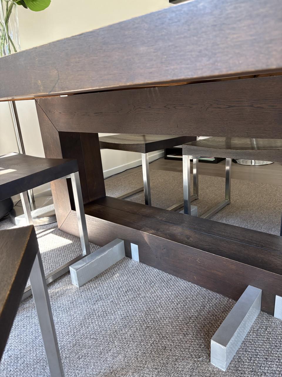 Massief eiken design tafel en 6 eiken design stoelen