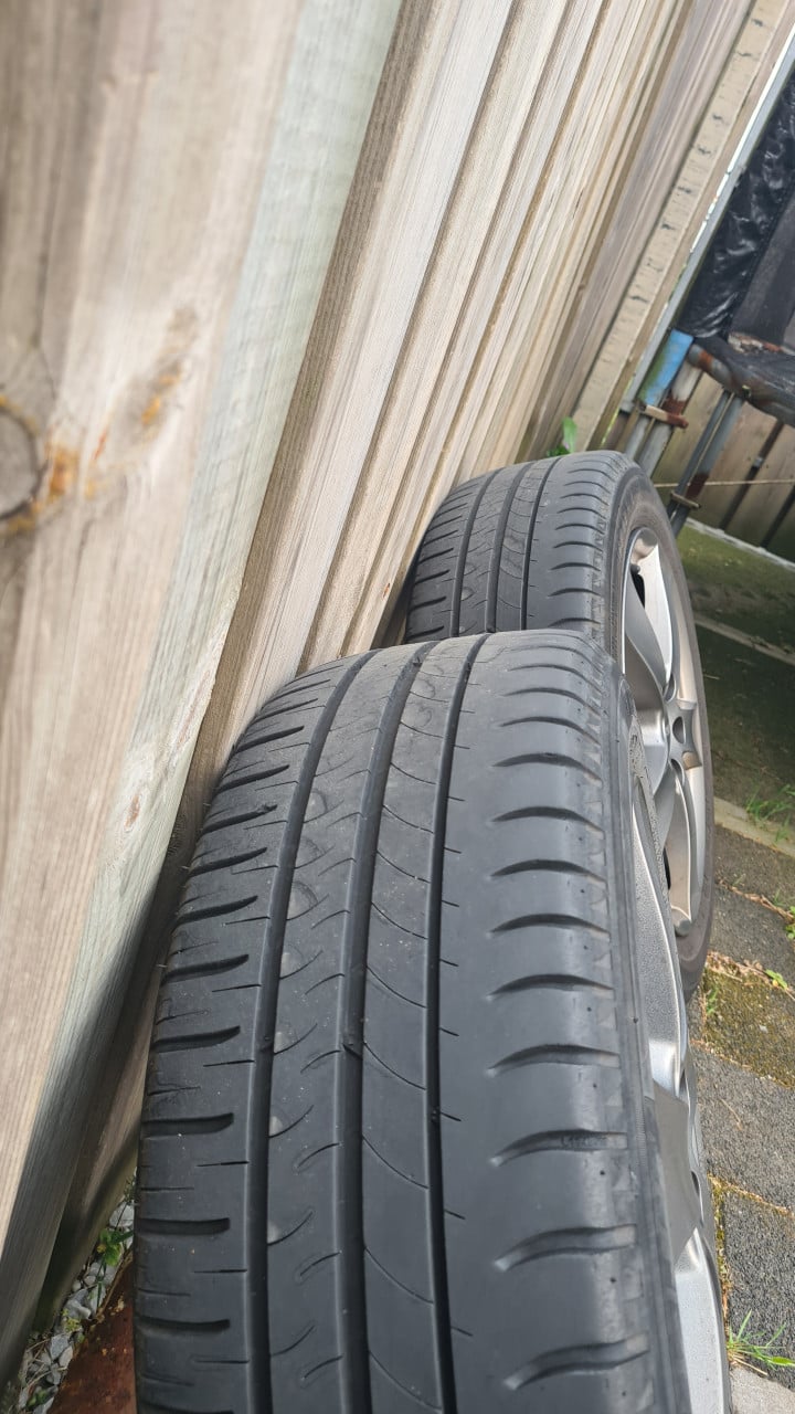 Dezent velgen zgan. 16" 195/55/16 met zeer goede Michelin banden