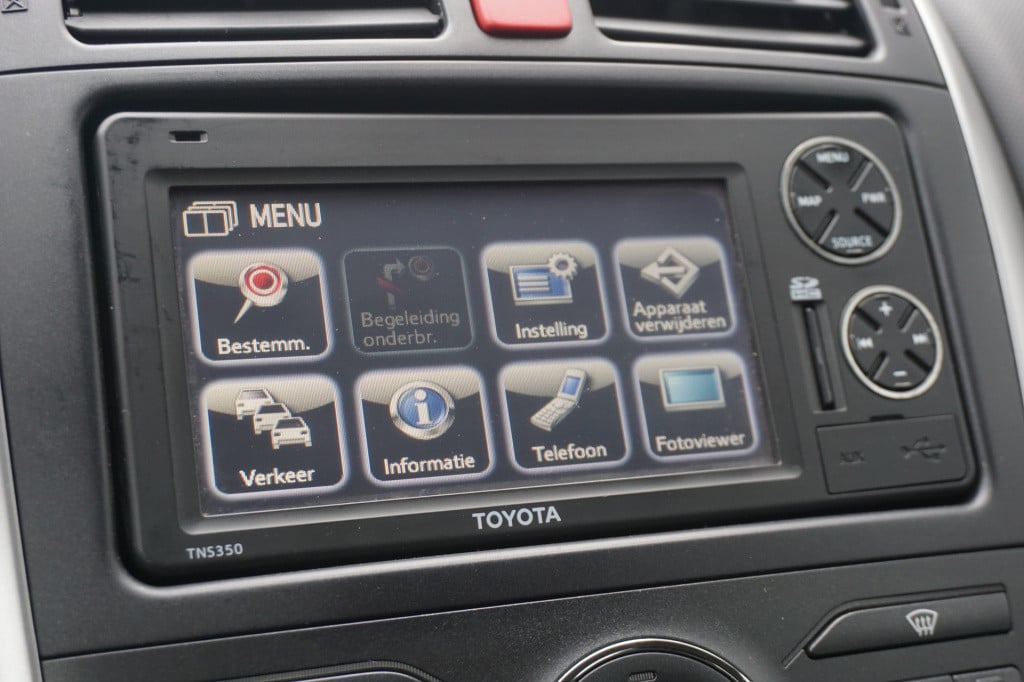 Toyota Auris 1.8 full hybrid aspiration automaat - airco / navi / cruise / 