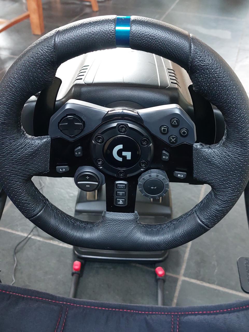 Playseat Challenge met Logitech G923 racestuur en shifter