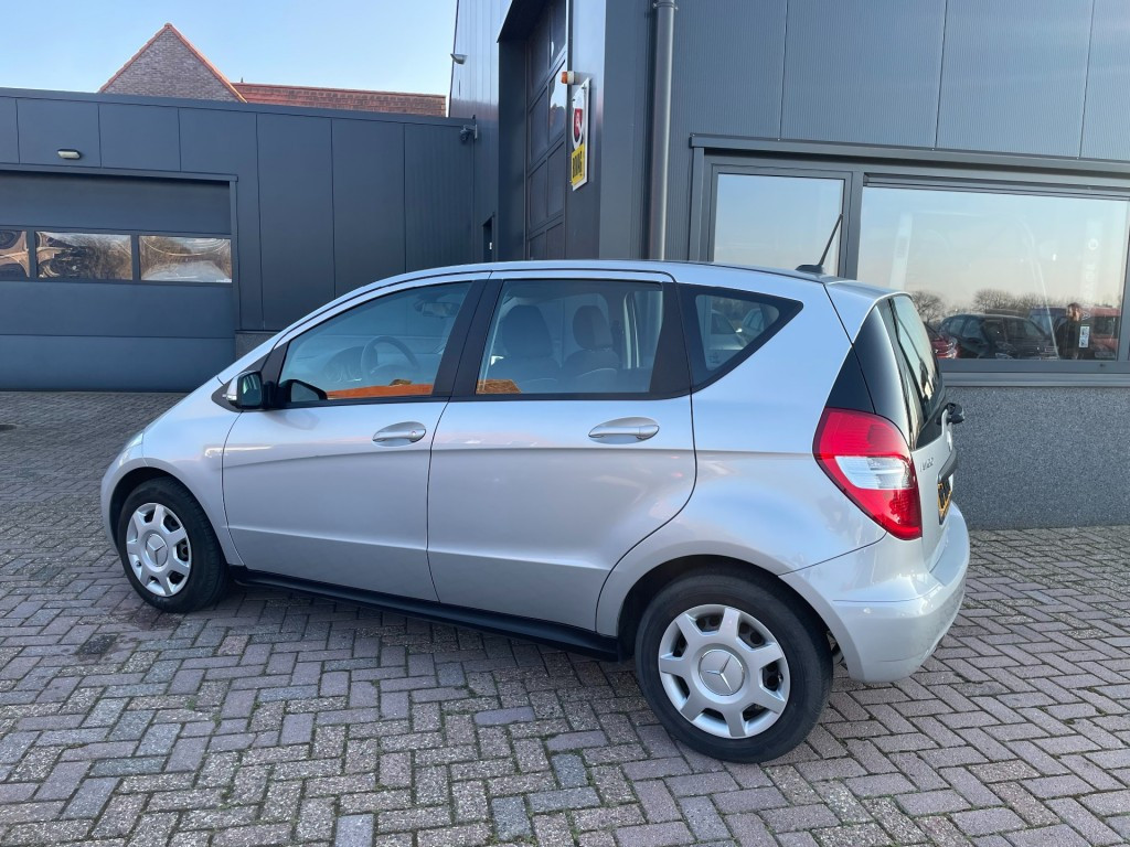 Mercedes-Benz A-Klasse blue efficiency business class