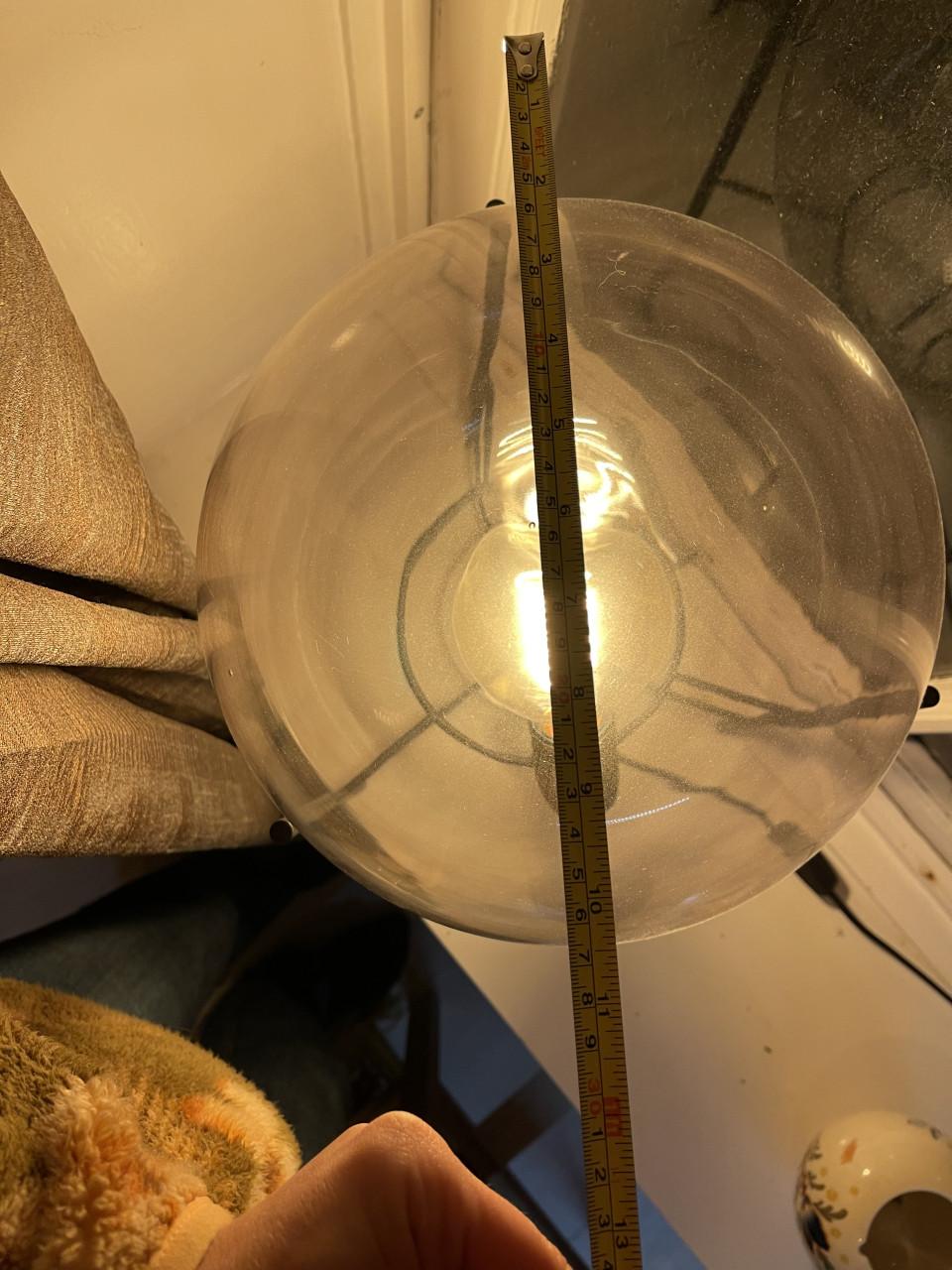 Ophalen! Industriële lamp op driepoot.