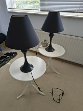 Bijzettafeltjes met schemerlampjes
