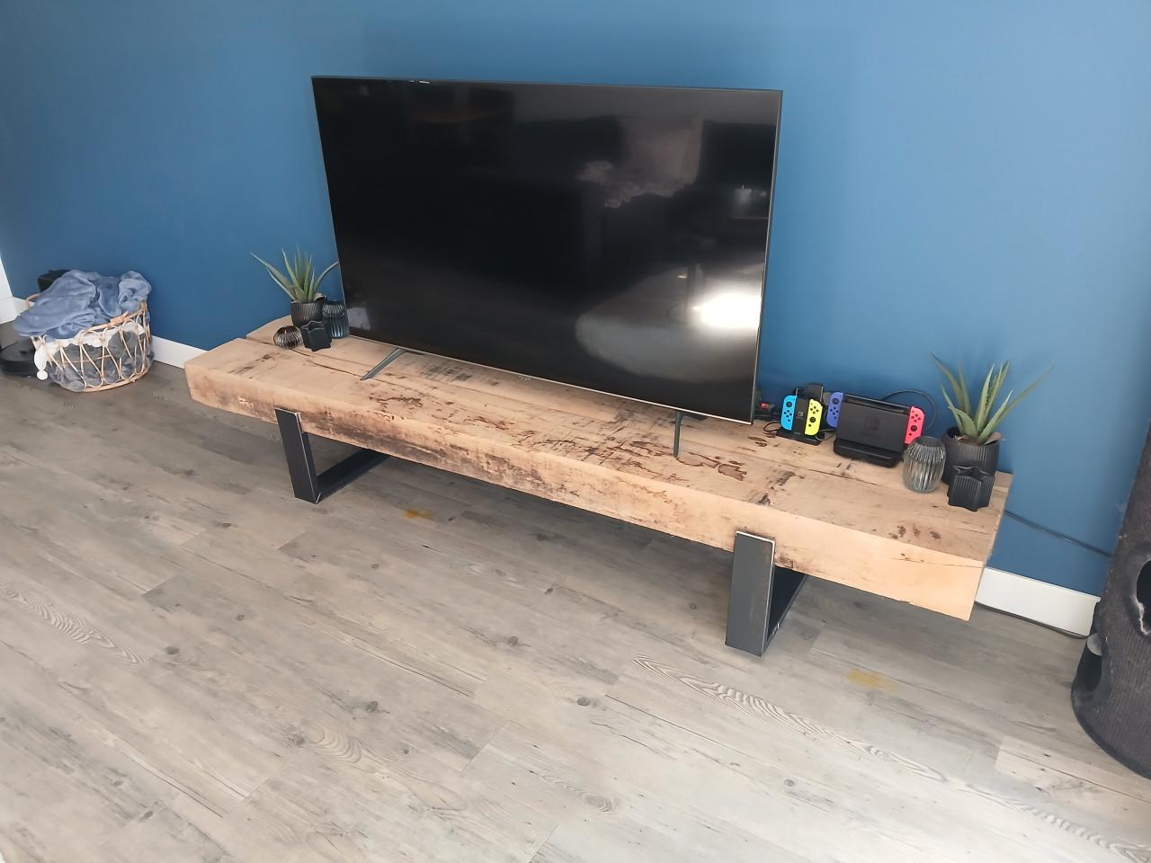 Eikenhouten TV meubel met stalen onderstel