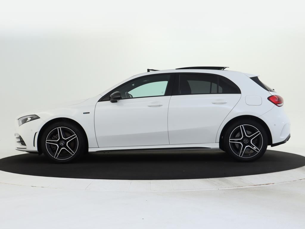 Mercedes-Benz A-Klasse 250 e premium plus | amg line | panoramadak | sfeerv