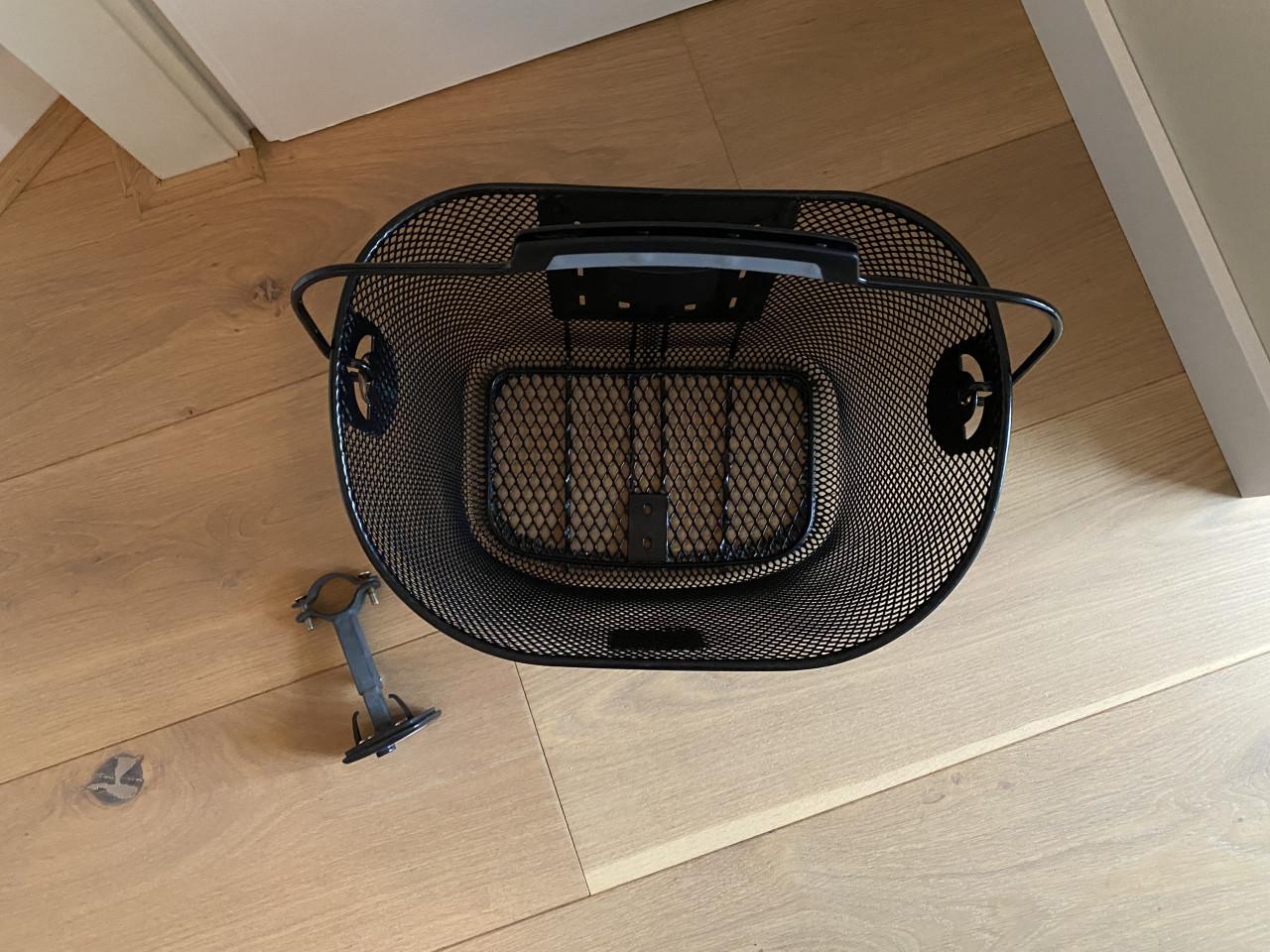 New Looks | fietsmand met bevestiging | zwart