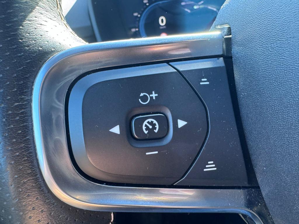 Volvo XC40 recharge p8 awd r-design