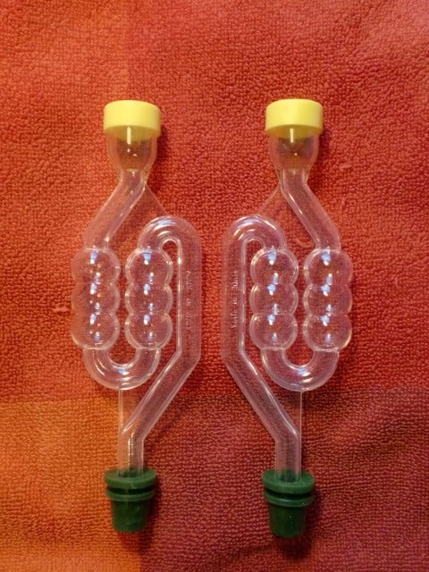 Waterslot met siliconenplug (om bier en wijn te maken)(€2,50)