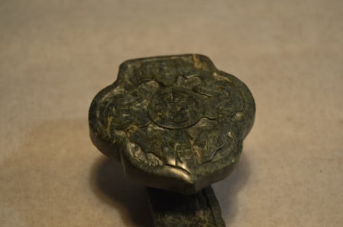 Chinese Ruyi scepter van groenig speksteen / zeepsteen ipst.