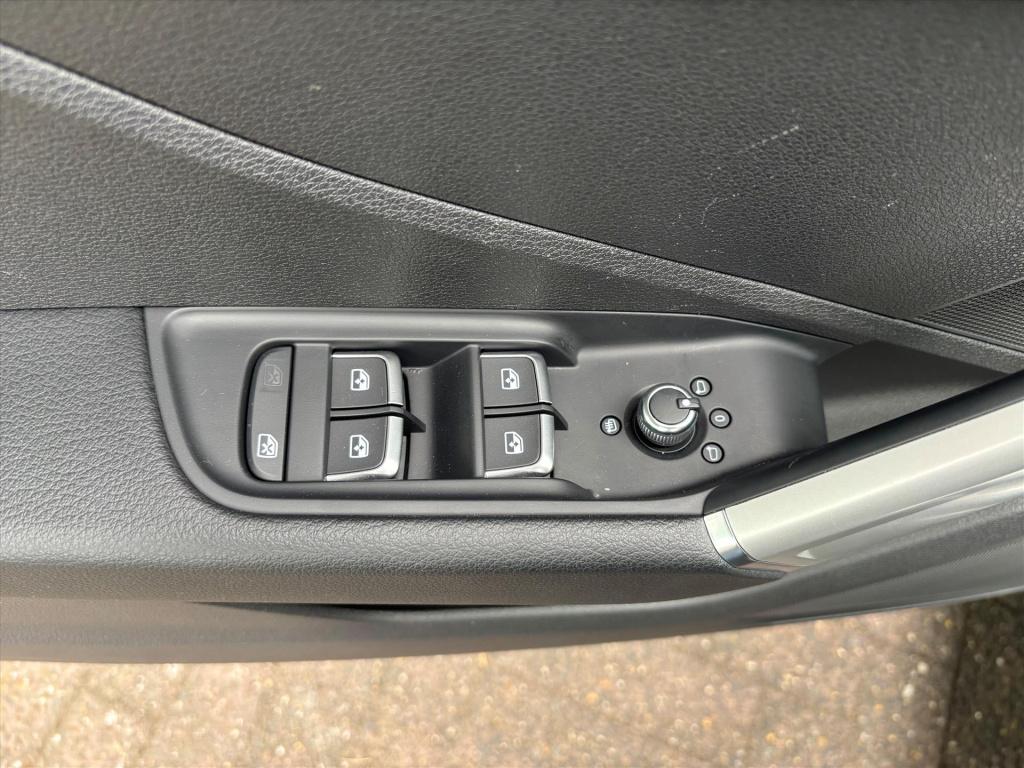 Audi Q2 35 tfsi 150pk s tronic s- edition| navigatie|leder|camera|elek klep