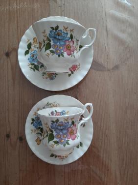 RICHMOND , BONE CHINE - DAMES & HEREN KOP EN SCHOTEL - ENGLAND -  PORSELEIN