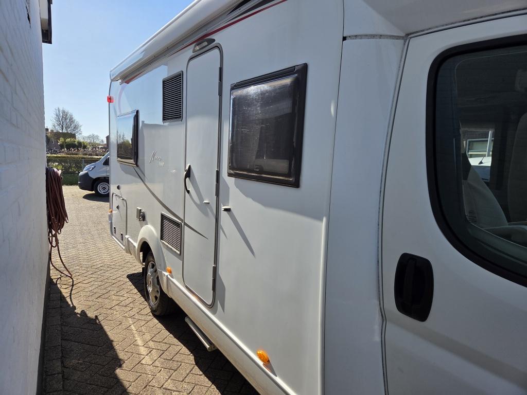 Burstner Onbekend but660 luifel | keuken | omvormer | toilet en douche | ru
