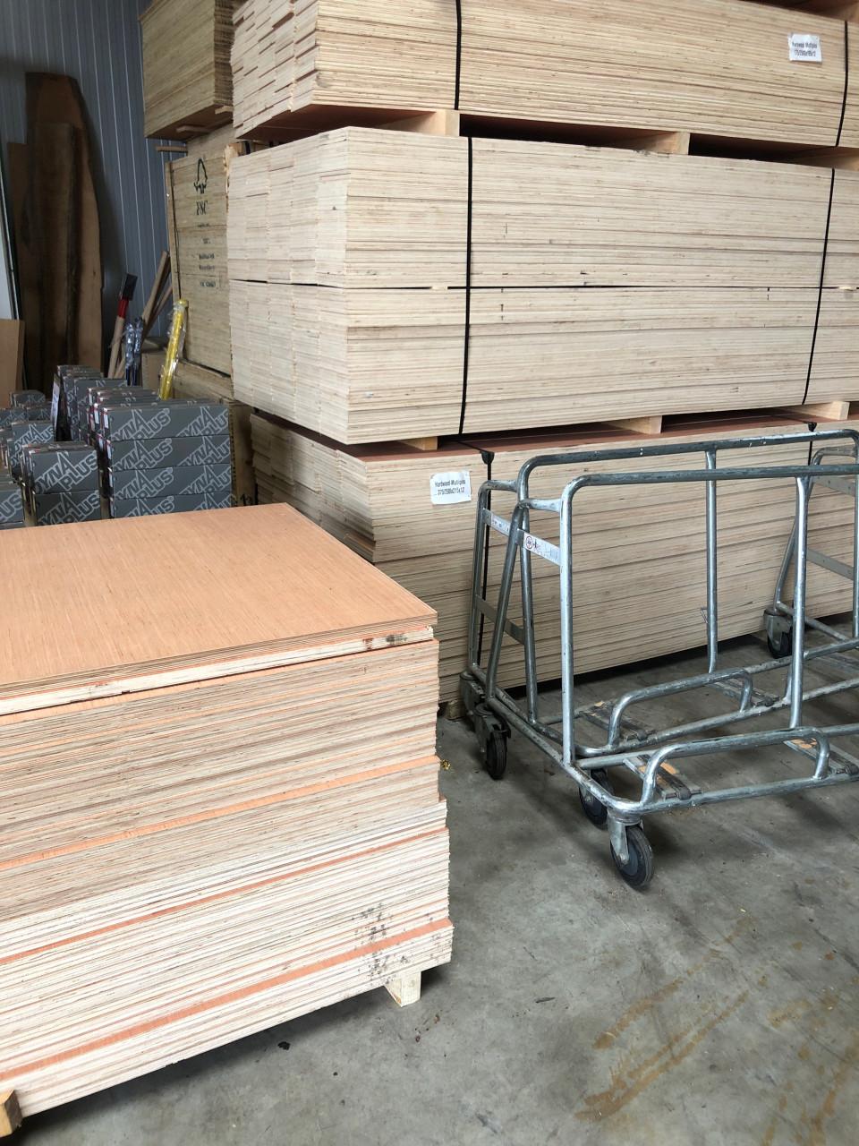 12 mm hardhout platen 250 x 21,5 v 3,50 ps 10 v 30