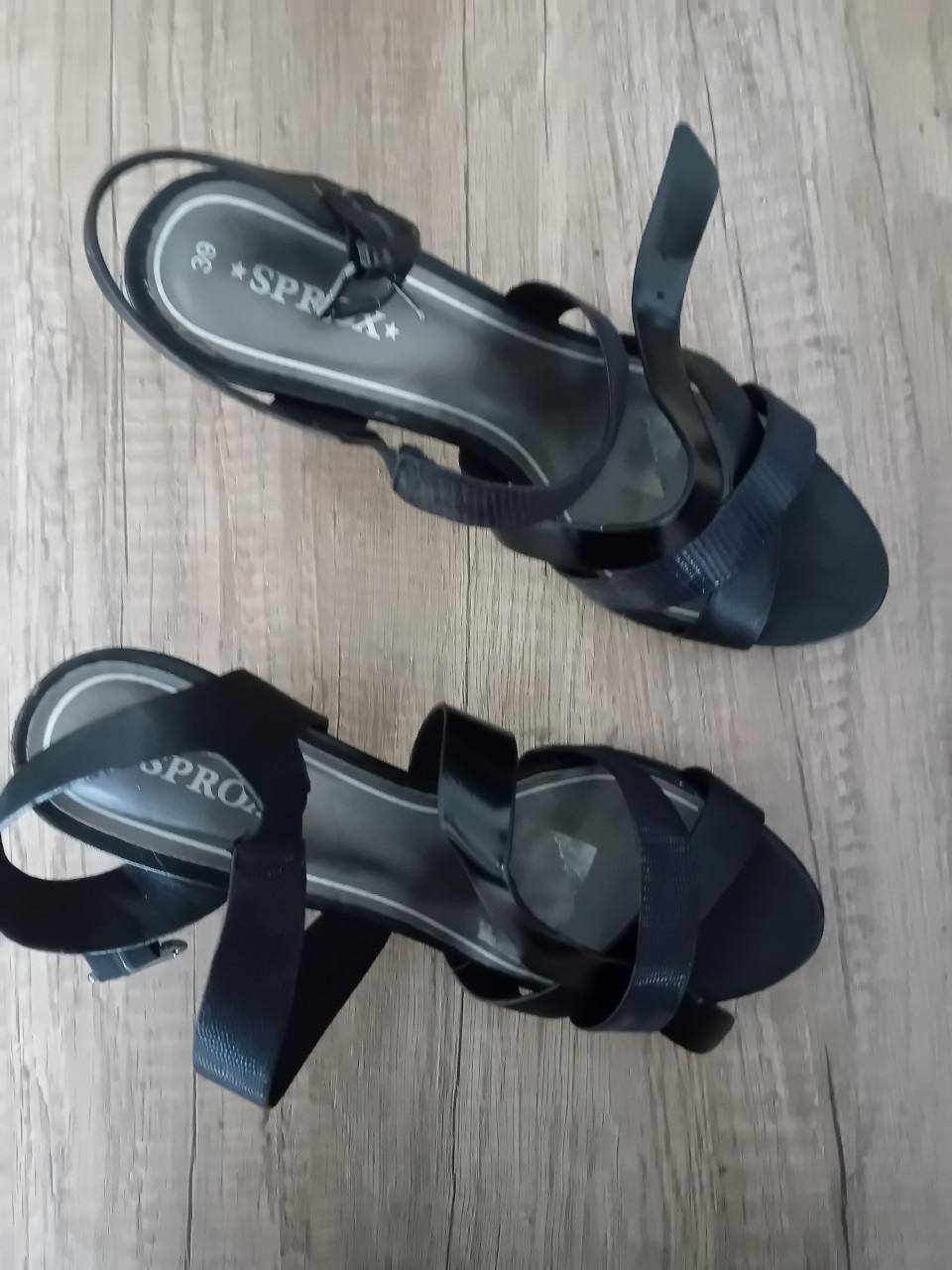 Nieuwe damesschoenen mt 39