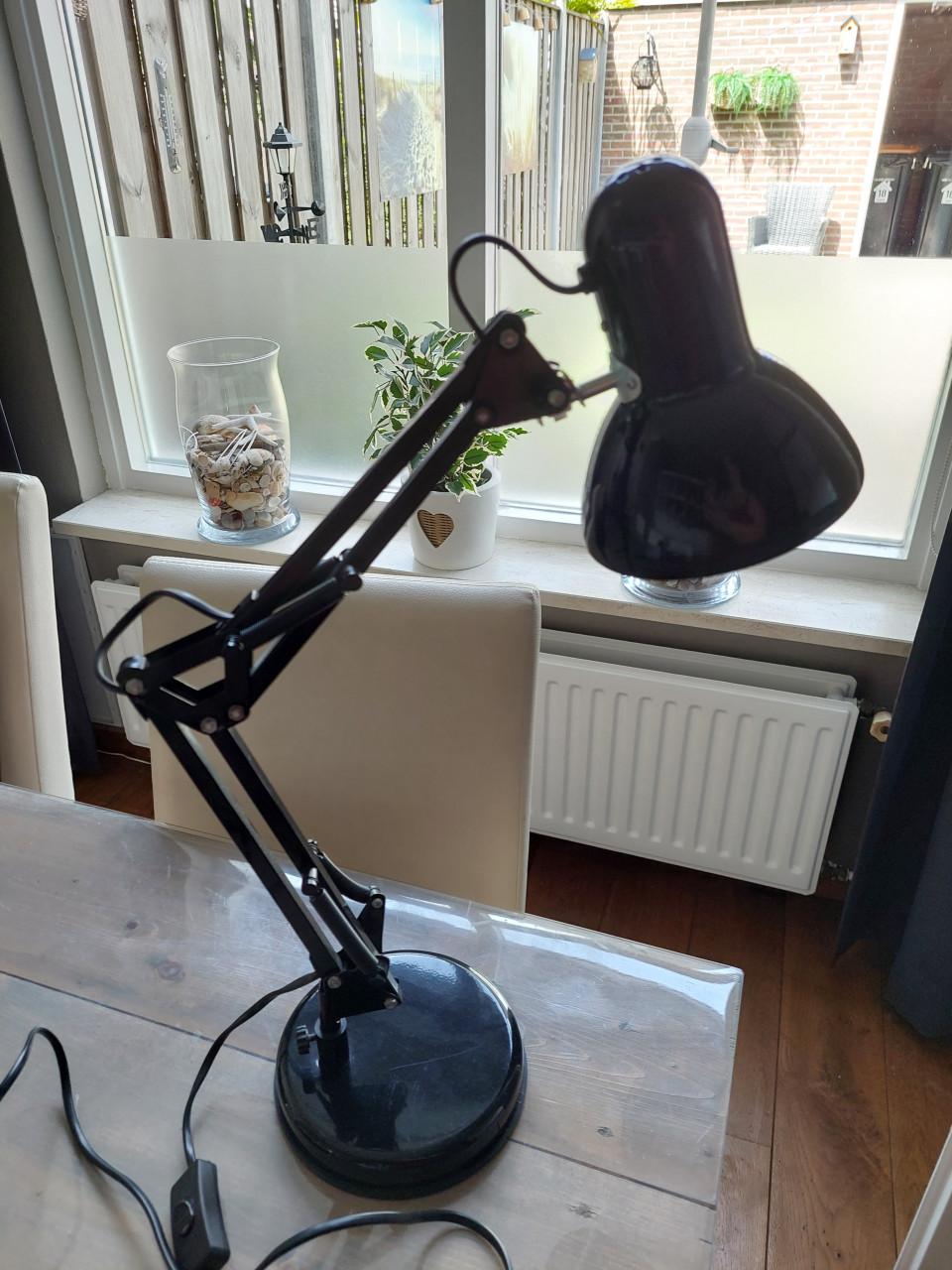 Zwarte bureaulamp in zeer goede staat