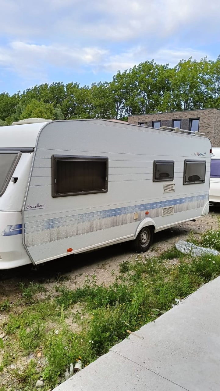 Hobby 540 (2000) met voortent en luifel