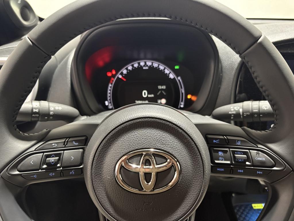 Toyota Aygo x 1.0 vvt-i mt jbl| pdc| stoel.verw| camera| keyless| climate