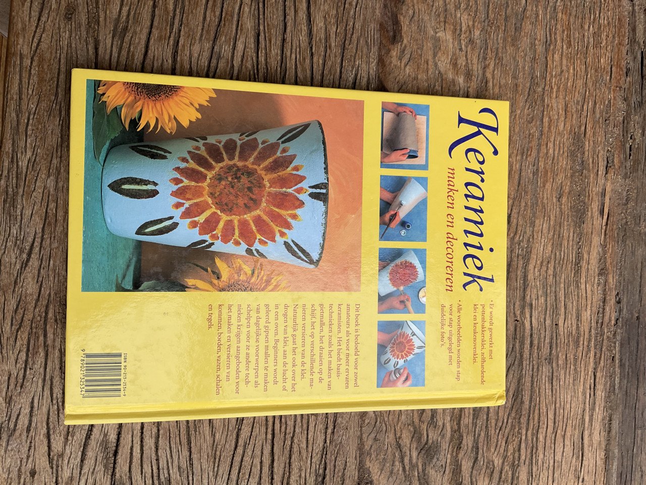 Keramiek en boek voor keramiek