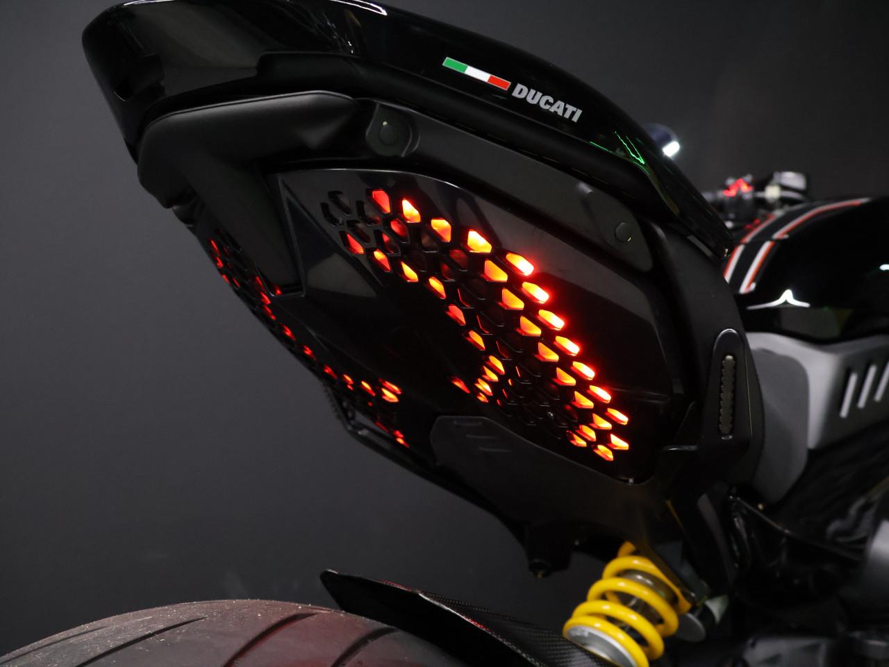 DIAVEL V4 | Carbon + Accessoires (T.w.v. €2680.-)