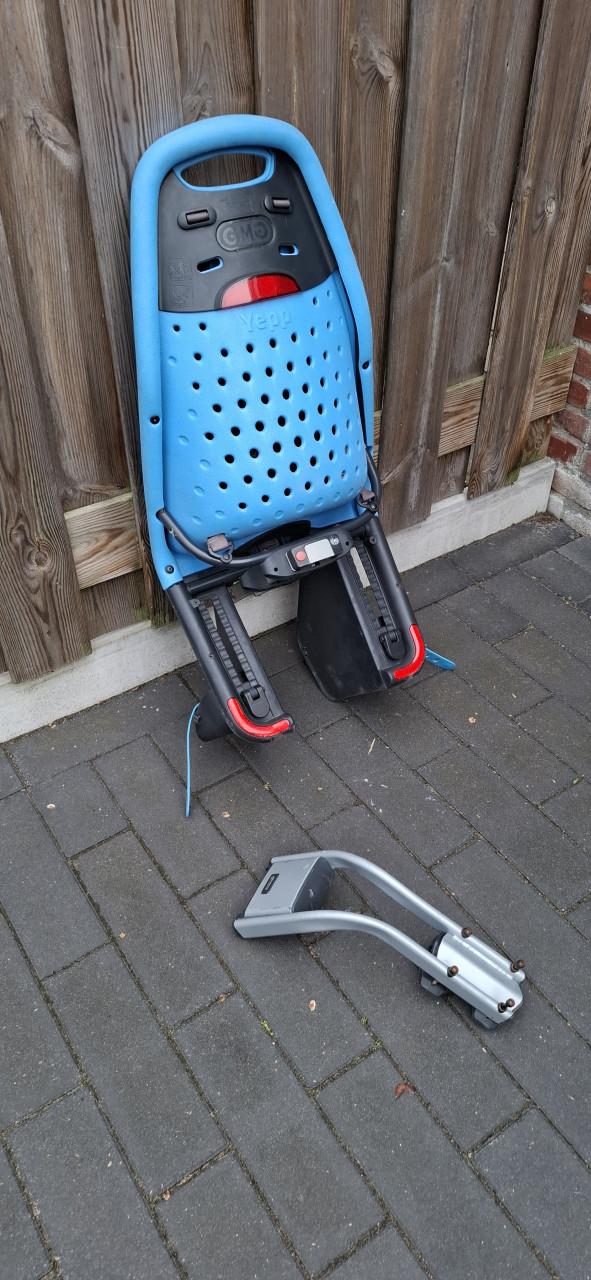 Twee fietsstoeltjes in prima staat