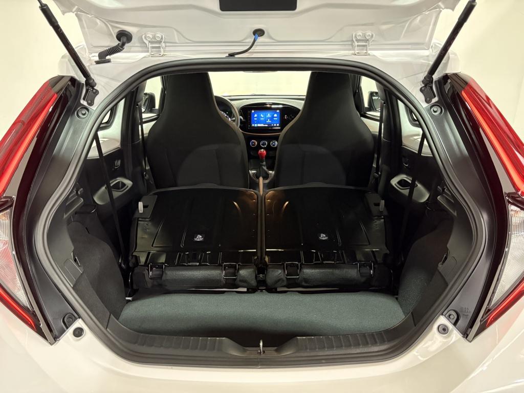 Toyota Aygo x 1.0 vvt-i mt play | camera | apple carplay |
