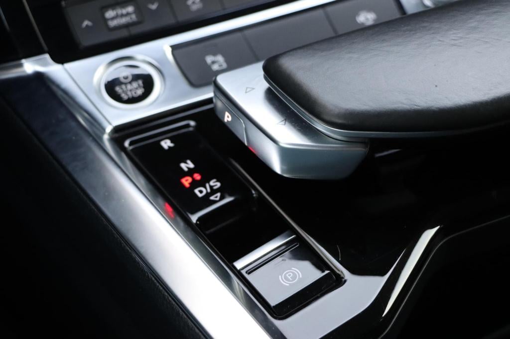 Audi E-tron 55 quattro s edition 95 kwh 408pk