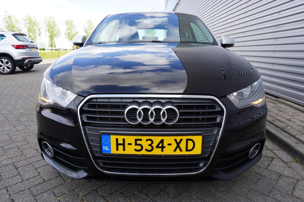 Audi A1 1.4 tfsi attraction airco / navi / parkeers. / elektr. ramen