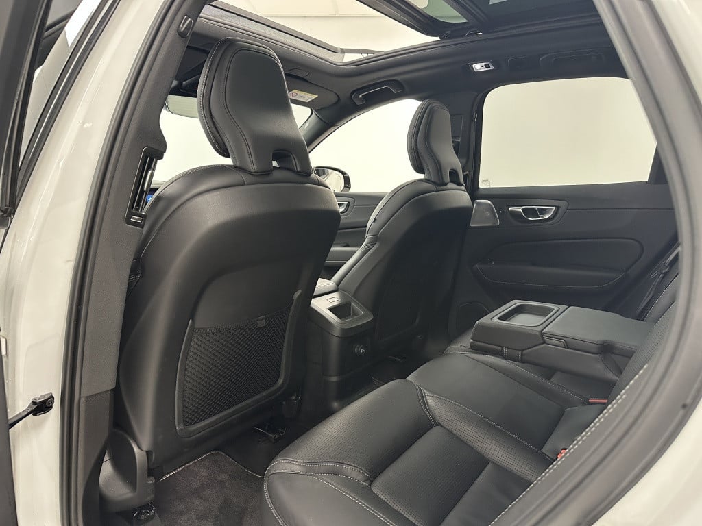 Volvo XC60 2.0 t8 awd recharge r-design | luchtvering | b&w | nappaleder |