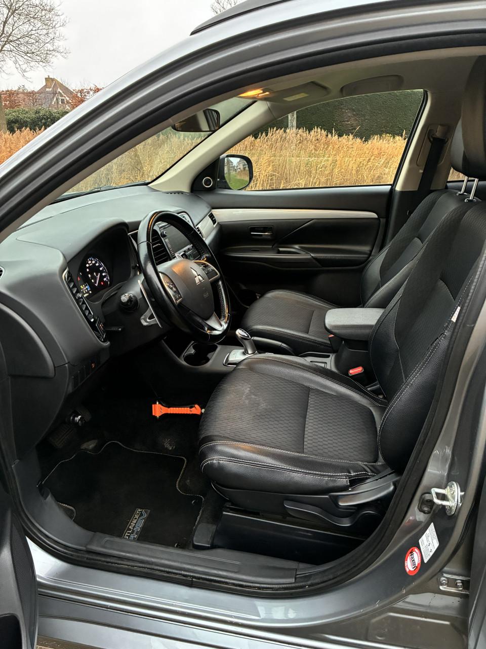 Mitsubishi Outlander PHEV 2014