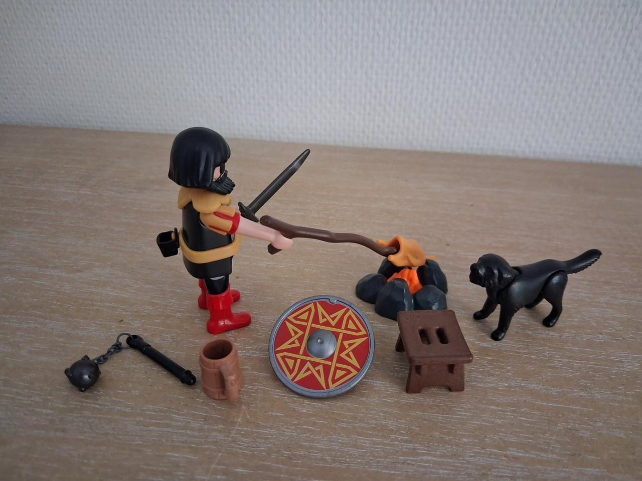 Playmobil barbaar met kampvuur en hond setnr 3769