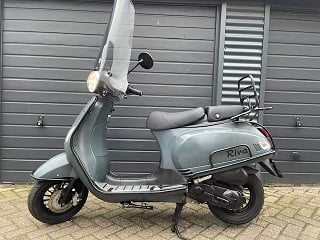 Zeer nette btc riva luxury alles erop en eraan beugel windscherm enz