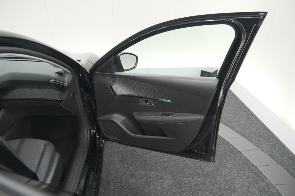 Peugeot 208 puretech 100 allure pack | camera | apple carplay | stoelverwar