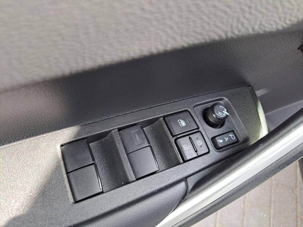 Toyota Corolla Cross 2.0 high power 153 pk hybrid 200 style