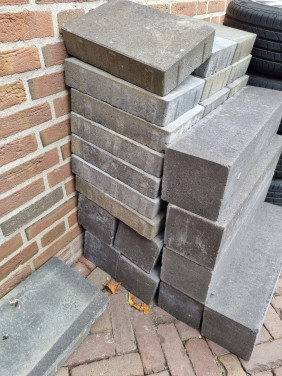 Stapelblokken en stenen antraciet restpartij