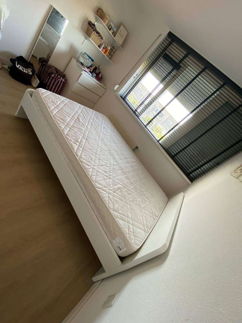 Bed 140x200 cm wit met verstelbare bodems