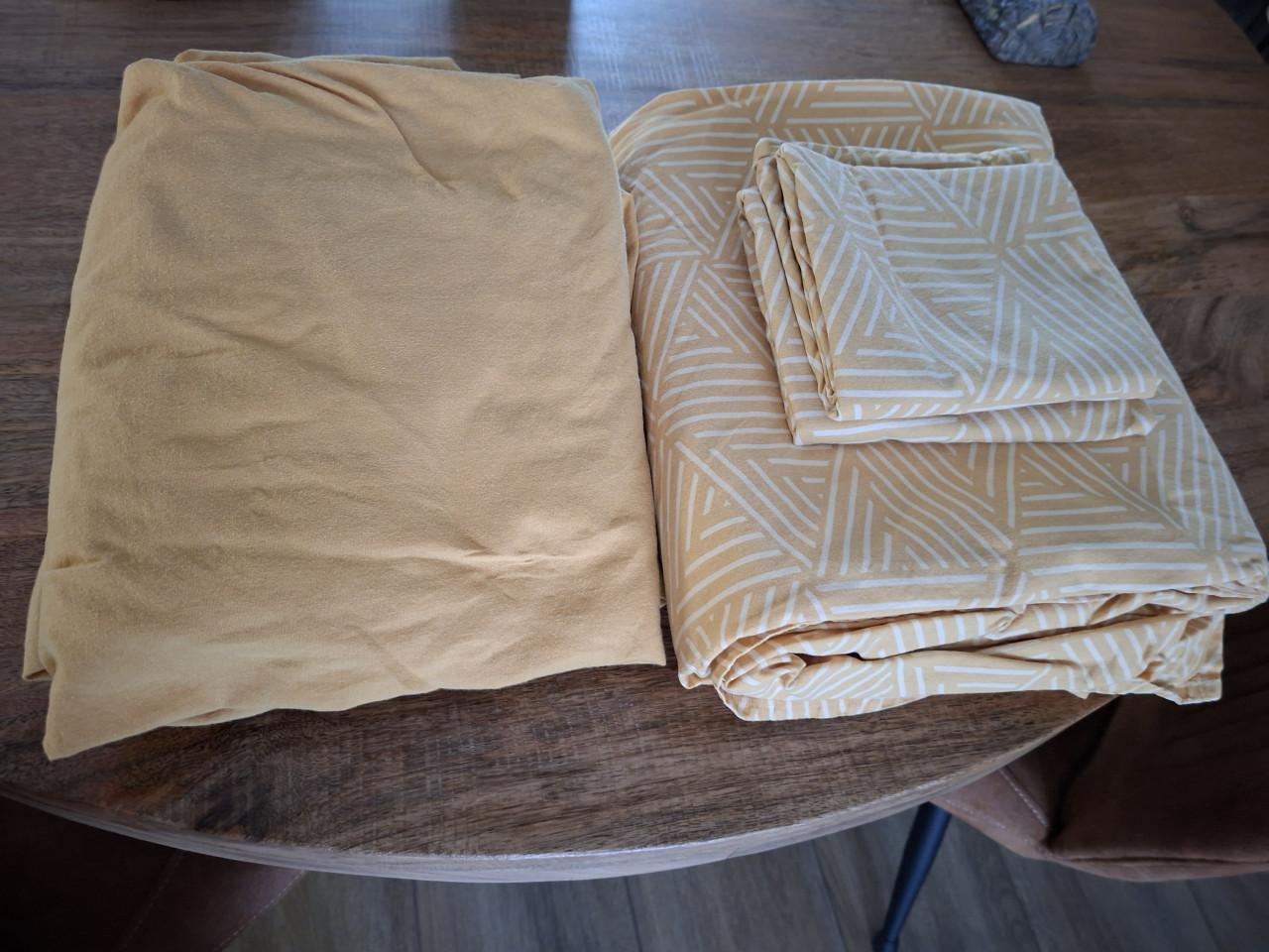 Te koop zgan dekbedovertrek, met 2 slopen
