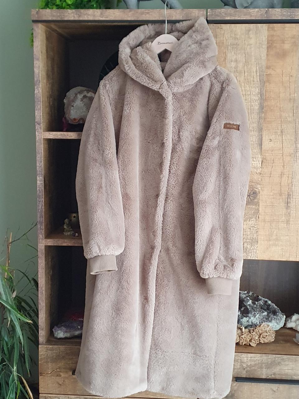 Prachtige moscow faux fure mantel