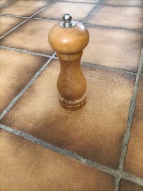 Houten pepermolen van Cole & Mason. Hoogte 16,5 cm. Voor € 7,- op te halen