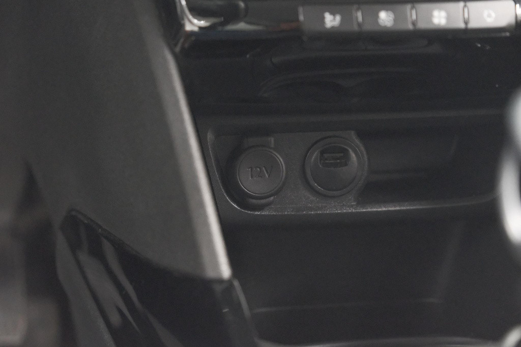 Peugeot 2008 puretech 130 allure | camera | apple carplay | parkeersensoren
