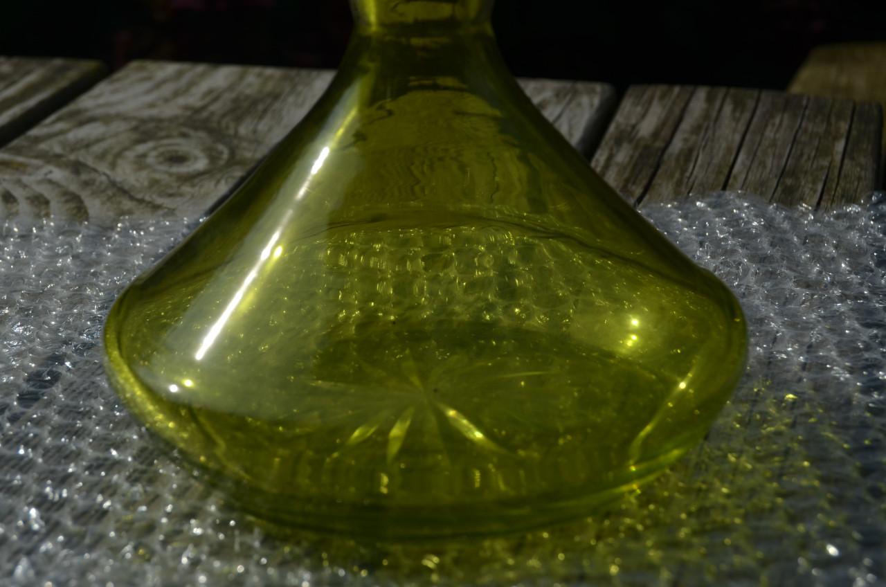 Mooie groene fles / karaf in goede staat