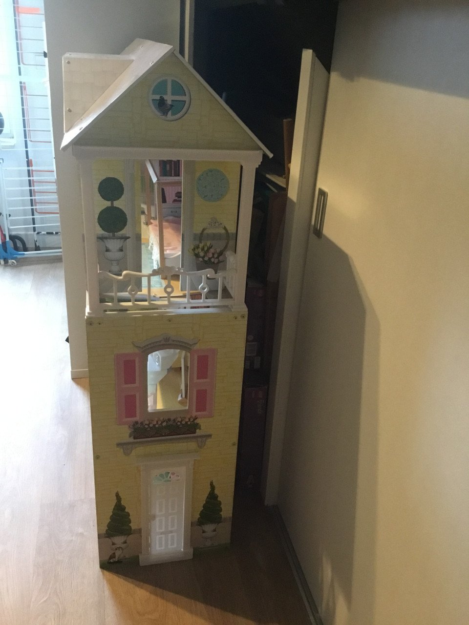 Houten barbiehuis