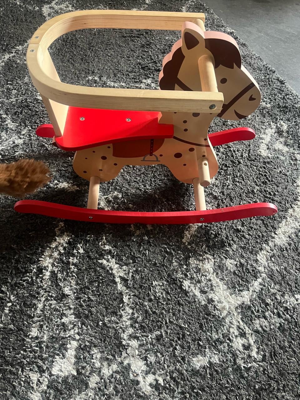 Houten schommelpaard – zo goed als nieuw!