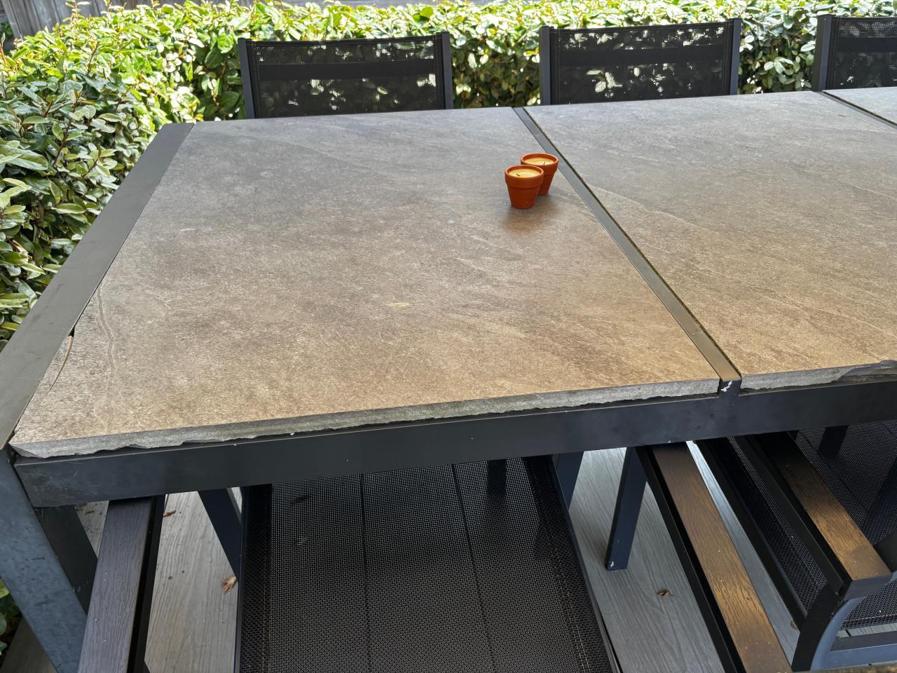 Grote tuintafel met 6 stoelen