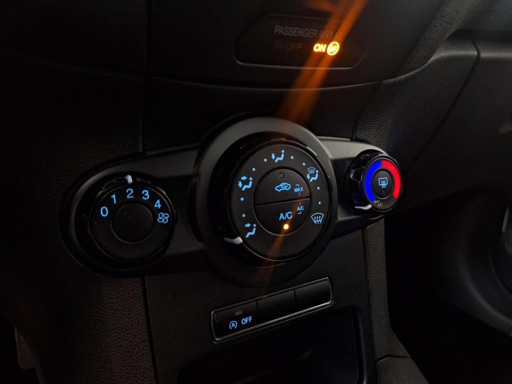 Ford Fiesta 1.0 white edition