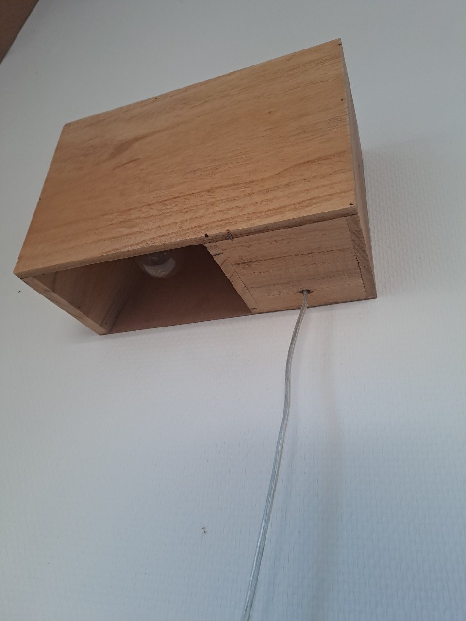 3 Kwantum houten wandlampen