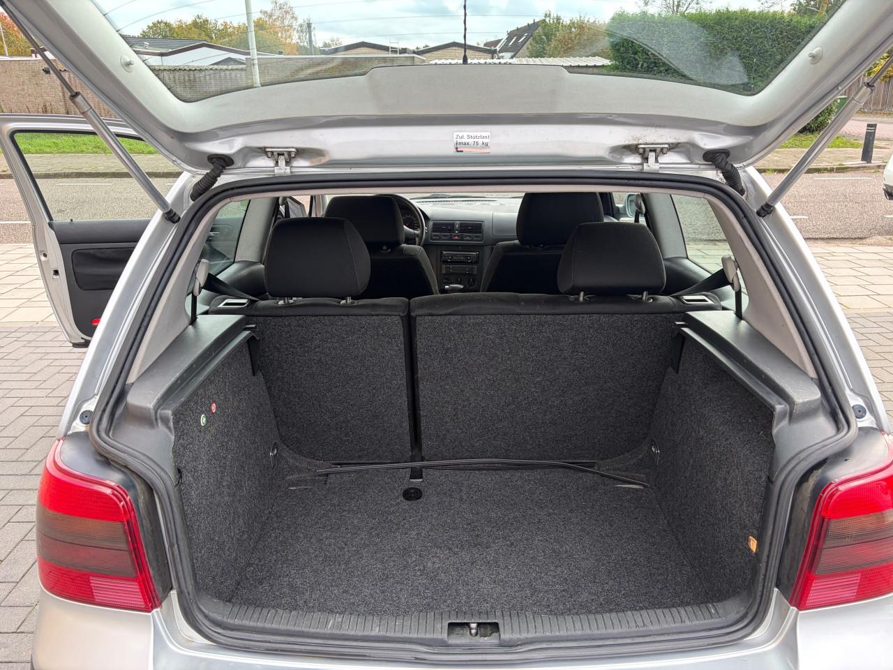 Volkswagen Golf 1.6i Automaat 2002 Airco Trekhaak Apk