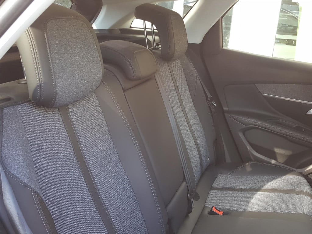 Peugeot 3008 1.2pt 130pk allure trekhaak | navi | apple carplay & android a