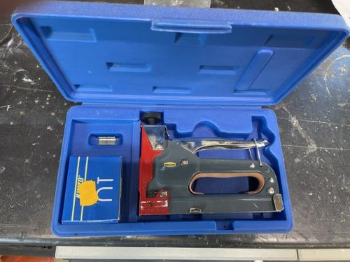 Nietmachine € 7,50