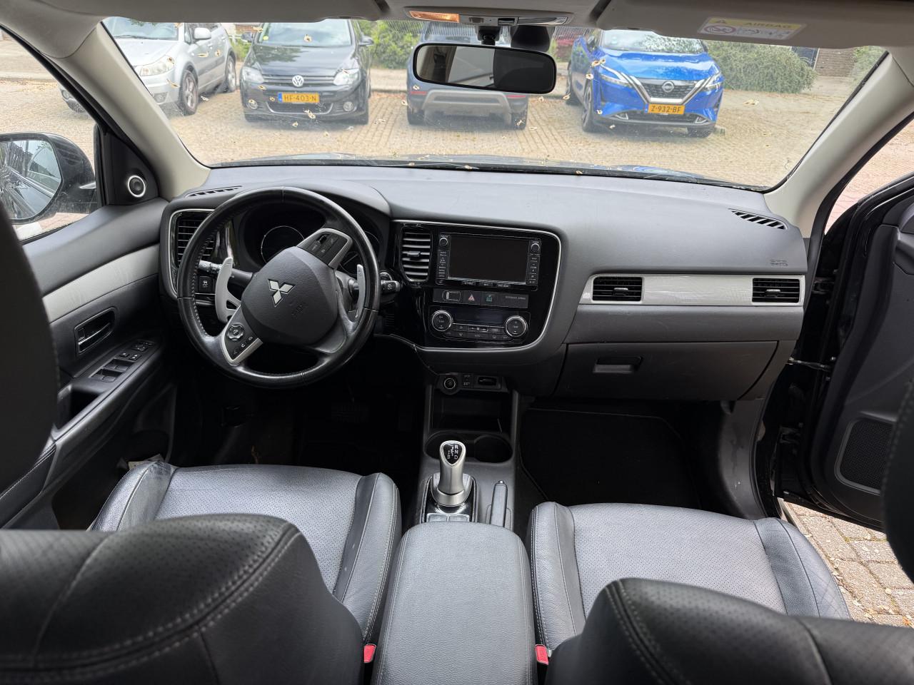 Mitsubishi Outlander 2.0 DOHC MIVEC PHEV 203 pk 4WD Plug-in hybride 2013