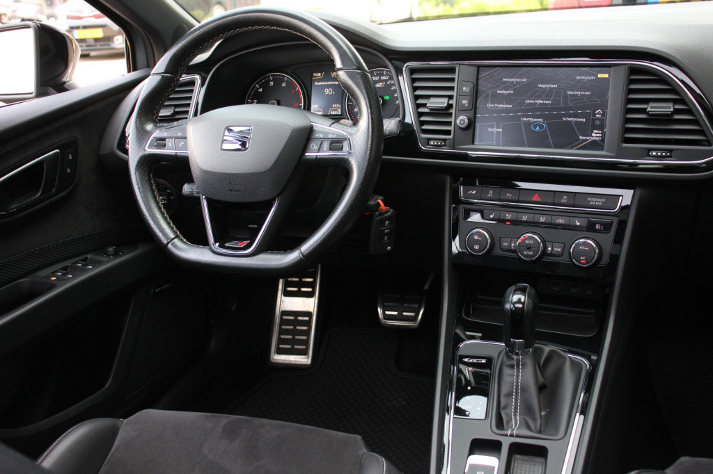 Seat Leon Sportstourer st 2.0 tsi cupra 300 4drive | pano. | camera | 301pk